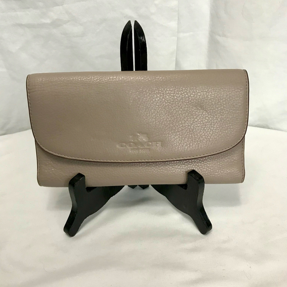 Coach Checkbook Wallet in Pebble Leather Taupe EUC - Picture 1 of 7